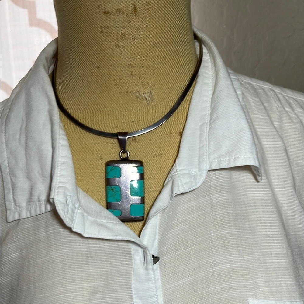 Vintage 925 MexicoTurquoise and Silver Pendant Necklace.